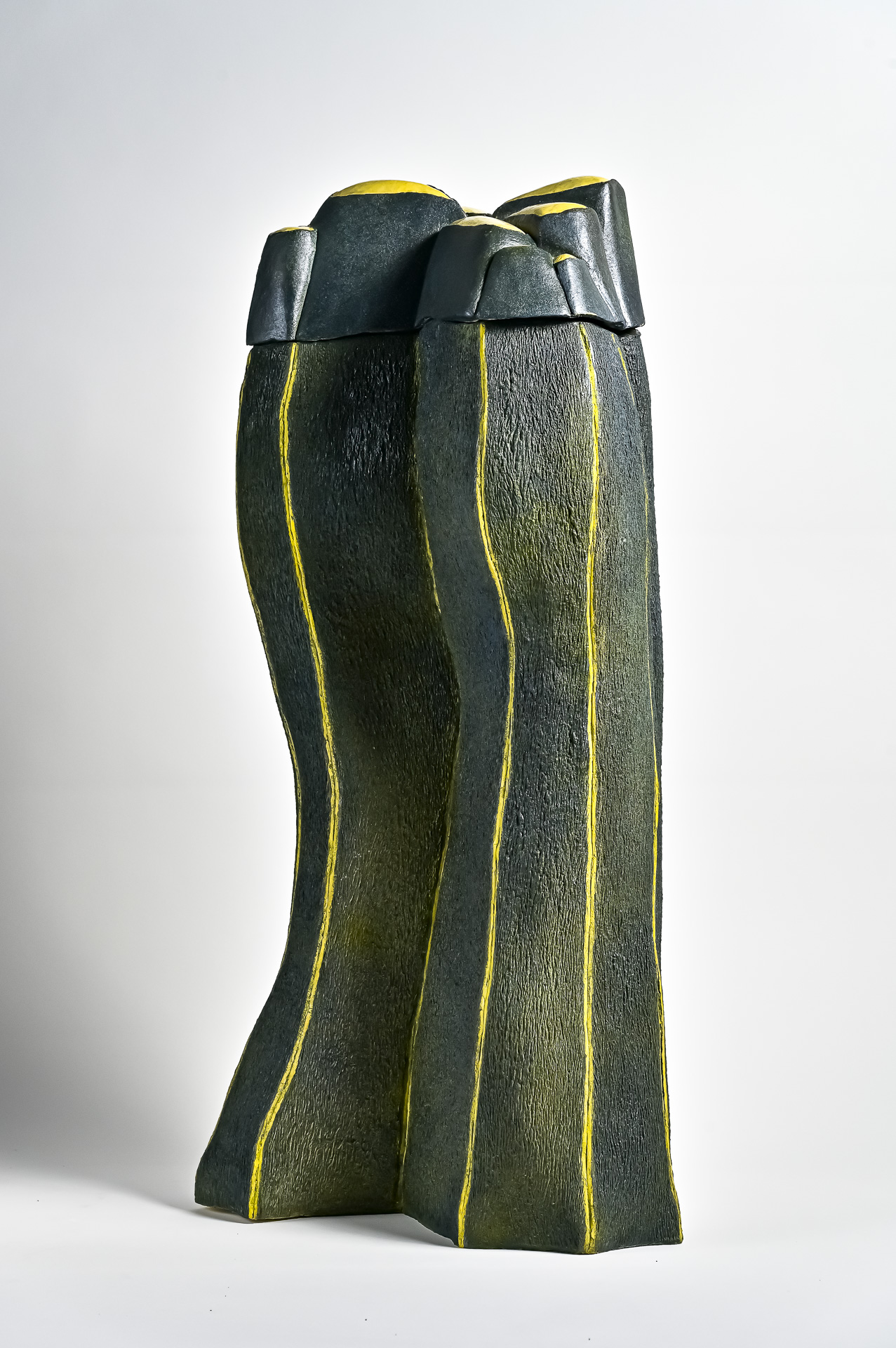 Faux-semblant n°10 - Grès - 26x35x74 cm - 2026 - Photo© Vincent Noclin